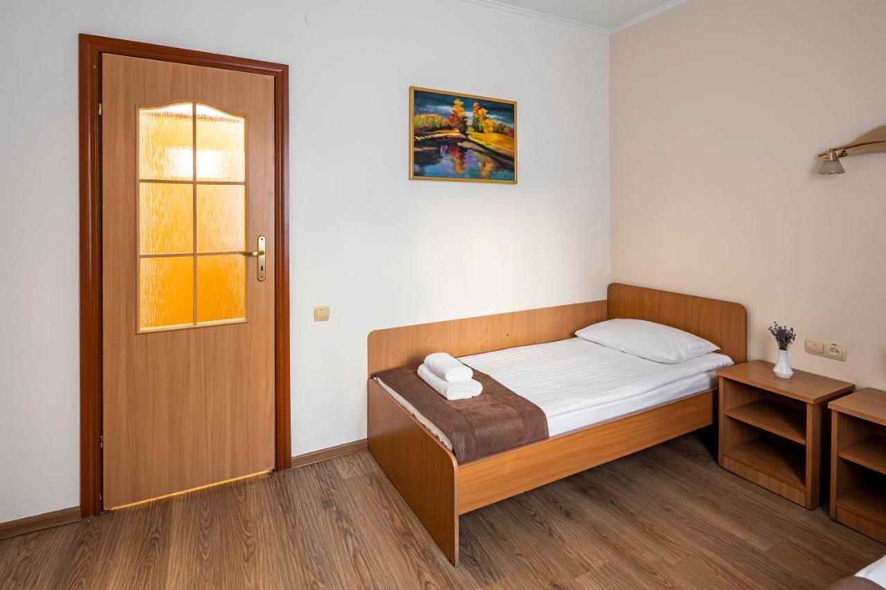 Hotel Galaktika Vynnyky エクステリア 写真