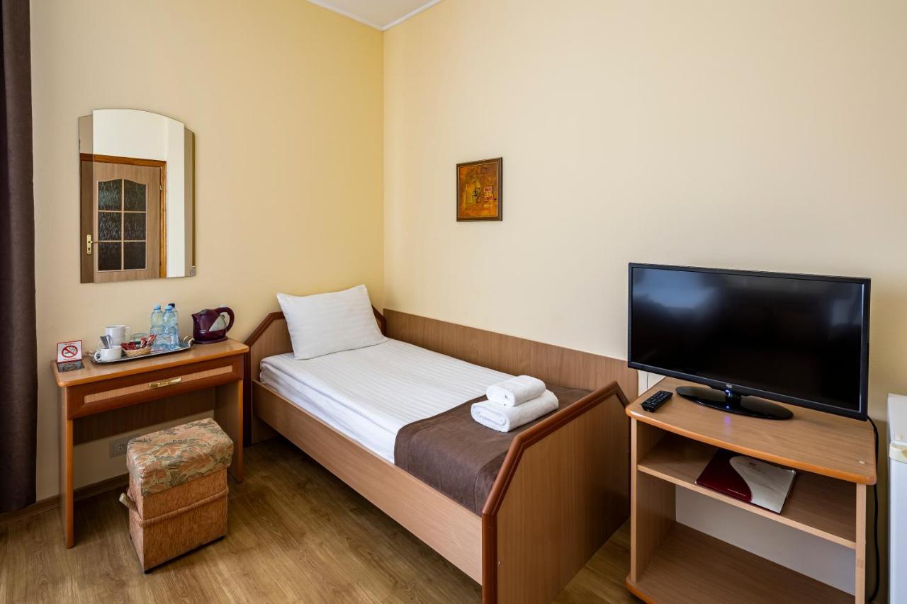 Hotel Galaktika Vynnyky エクステリア 写真