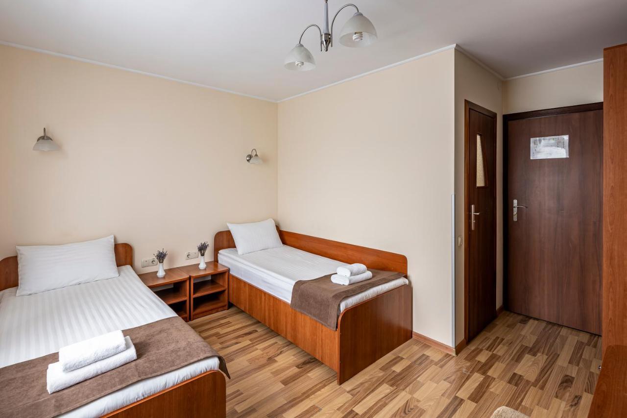Hotel Galaktika Vynnyky エクステリア 写真
