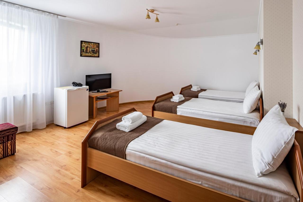 Hotel Galaktika Vynnyky エクステリア 写真