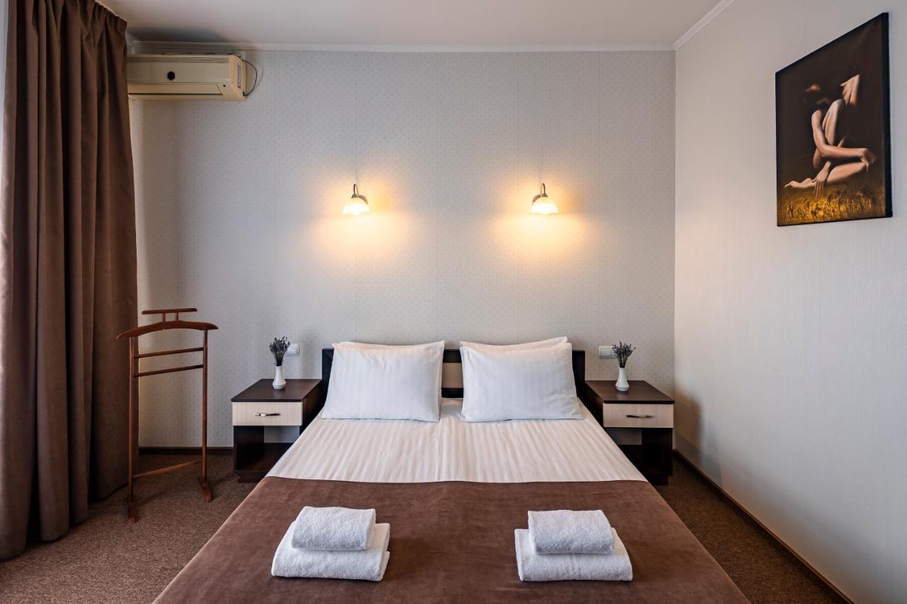 Hotel Galaktika Vynnyky エクステリア 写真