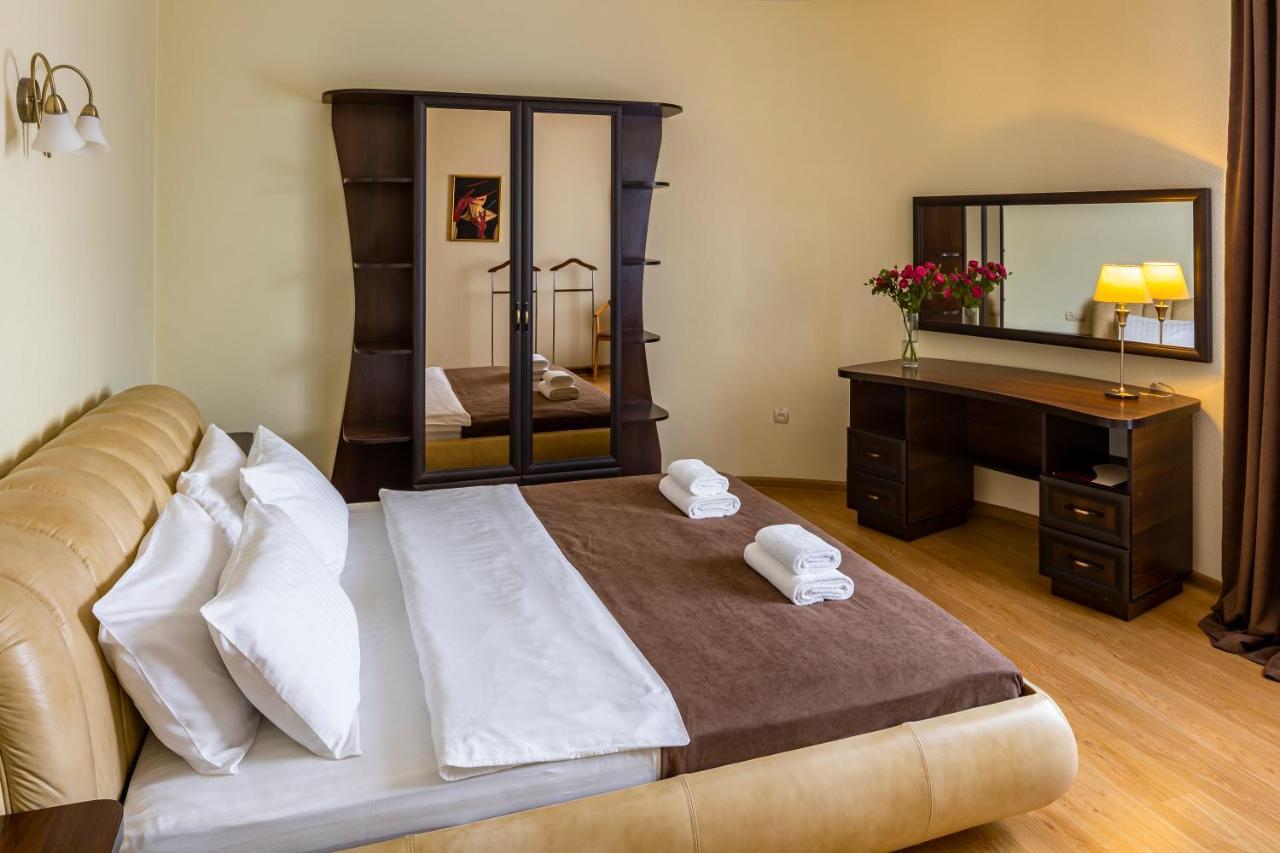 Hotel Galaktika Vynnyky エクステリア 写真