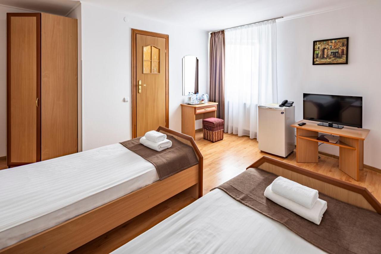 Hotel Galaktika Vynnyky エクステリア 写真