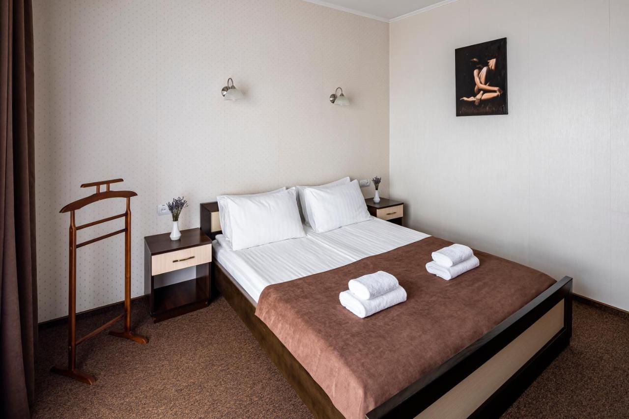 Hotel Galaktika Vynnyky エクステリア 写真