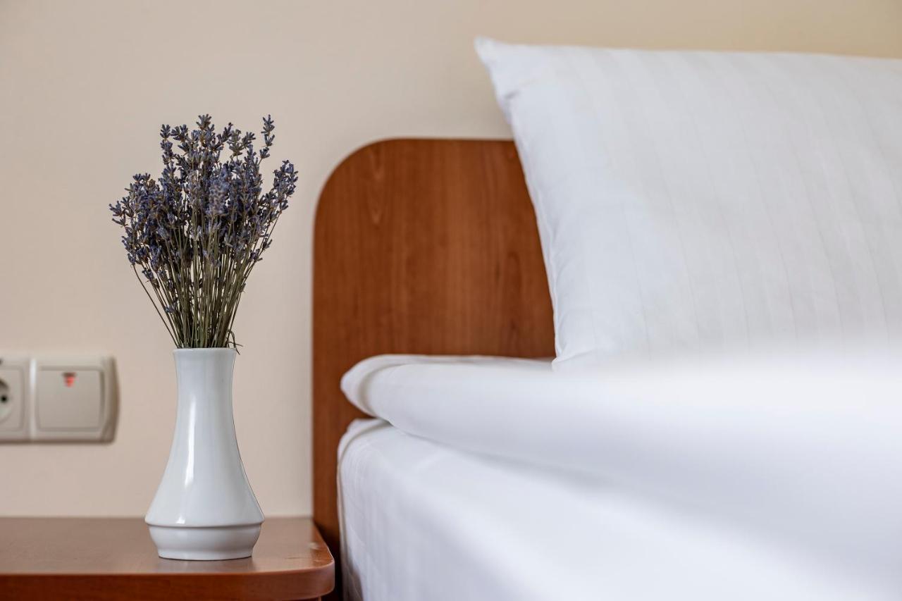 Hotel Galaktika Vynnyky エクステリア 写真