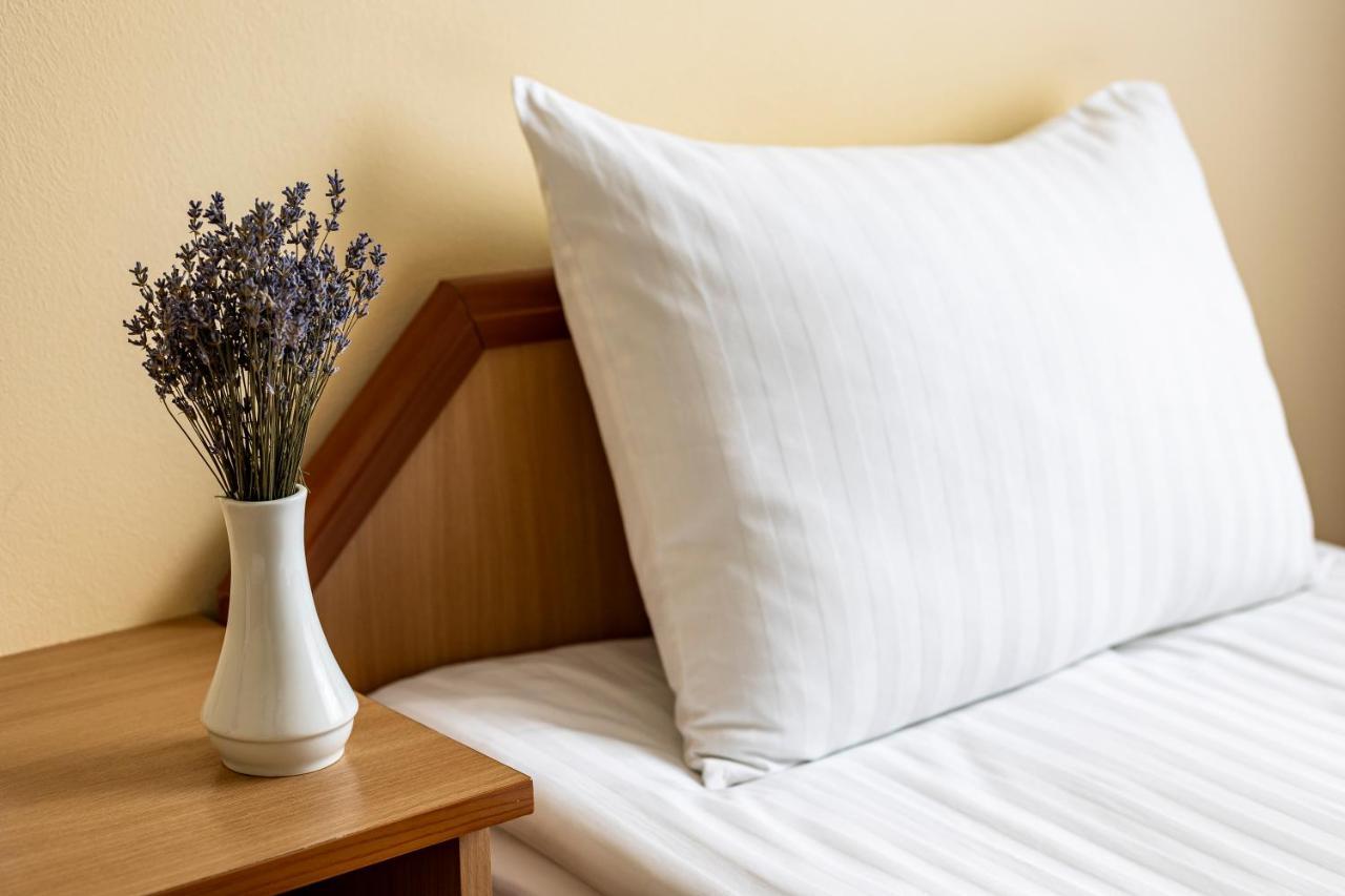 Hotel Galaktika Vynnyky エクステリア 写真