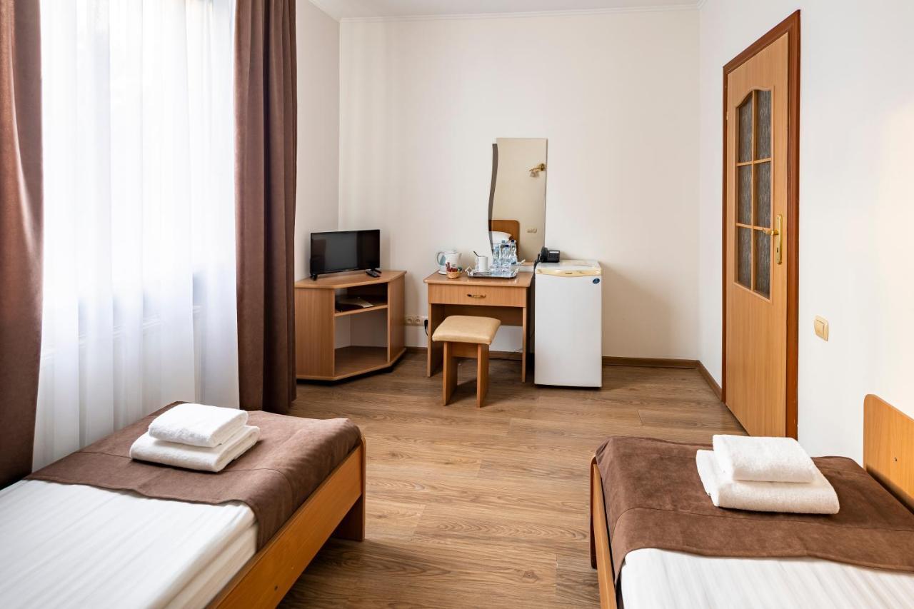 Hotel Galaktika Vynnyky エクステリア 写真