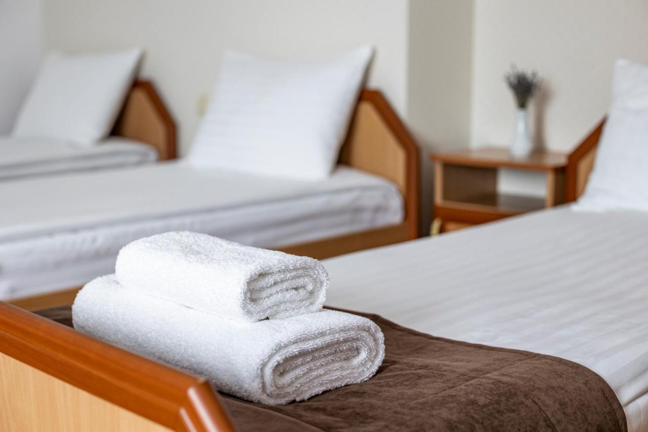 Hotel Galaktika Vynnyky エクステリア 写真