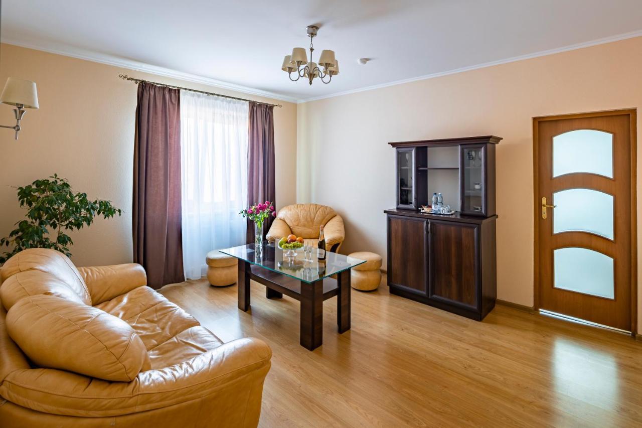 Hotel Galaktika Vynnyky エクステリア 写真