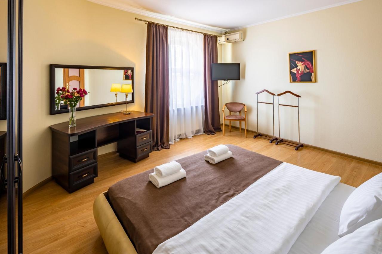 Hotel Galaktika Vynnyky エクステリア 写真