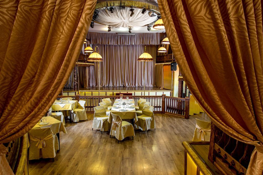 Hotel Galaktika Vynnyky エクステリア 写真