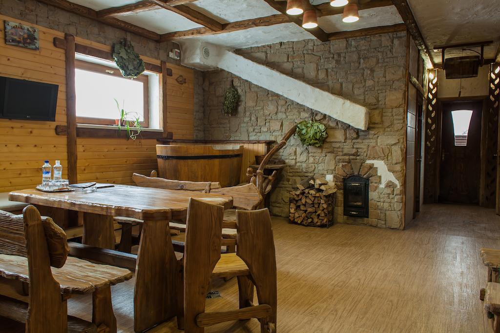 Hotel Galaktika Vynnyky エクステリア 写真