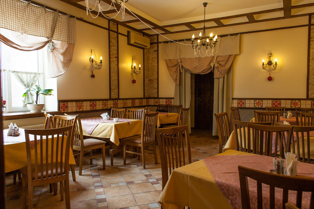 Hotel Galaktika Vynnyky エクステリア 写真